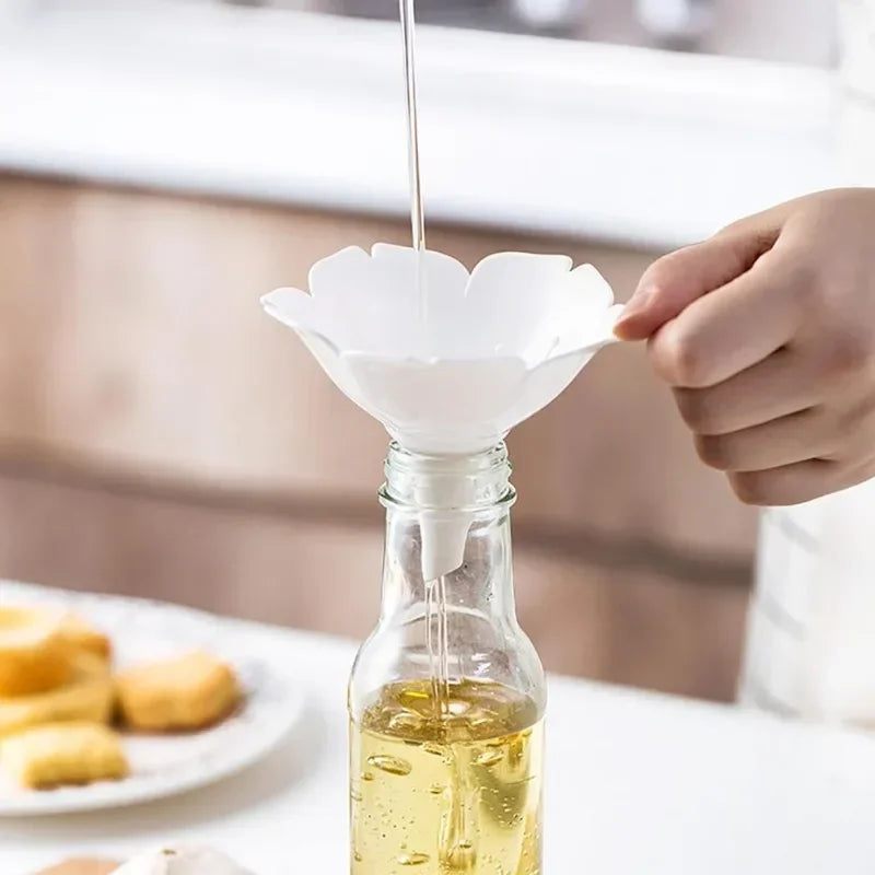 CherryPetal Pour - 2Pcs/Set Cherry Blossom Style Funnels, Good for Home use, Olive Oil, Condiments Liquid, Powder Dispenser, Kitchen Use